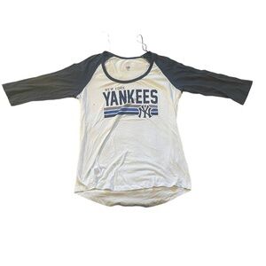 MLB Women's New York Yankees Long Sleeve shirt Size Large